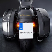 Soporte de matrícula All-in-One 2.0 con luces LED de placa, freno y traseras — 20 cm × 18 cm, cromo