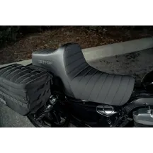 Asiento High Noon — 2-Up Seat, Driver 28 cm (11"), Passenger 33 cm (13"), Negro