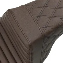 Asiento Step-Up — Marrón, Conductor 40 cm (15-3/4\"), Ancho 30,5 cm (12\"), Para depósito estándar
