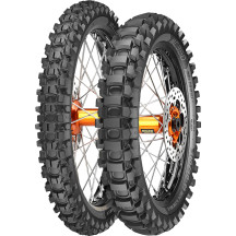 Neumático MC360™ Mid-Hard — 140/80-18, trasero, flanco negro
