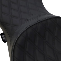 Asiento Touring de perfil bajo — 30-1/2" total, conductor 13-3/4"×13", Negro