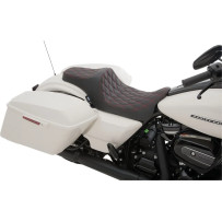 Predator III Seat — Black, Red, 79 cm (31") overall, 30.5 cm (12") driver width