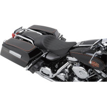 Asiento EZ-ON Mount delantero bajo — 37 cm (14.5") largo, 30.5 cm (12") ancho, 61 cm (24") total