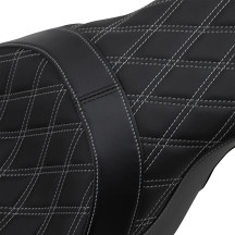 Asiento Predator posicionado hacia adelante — 2 plazas, 30-1/2", Negro
