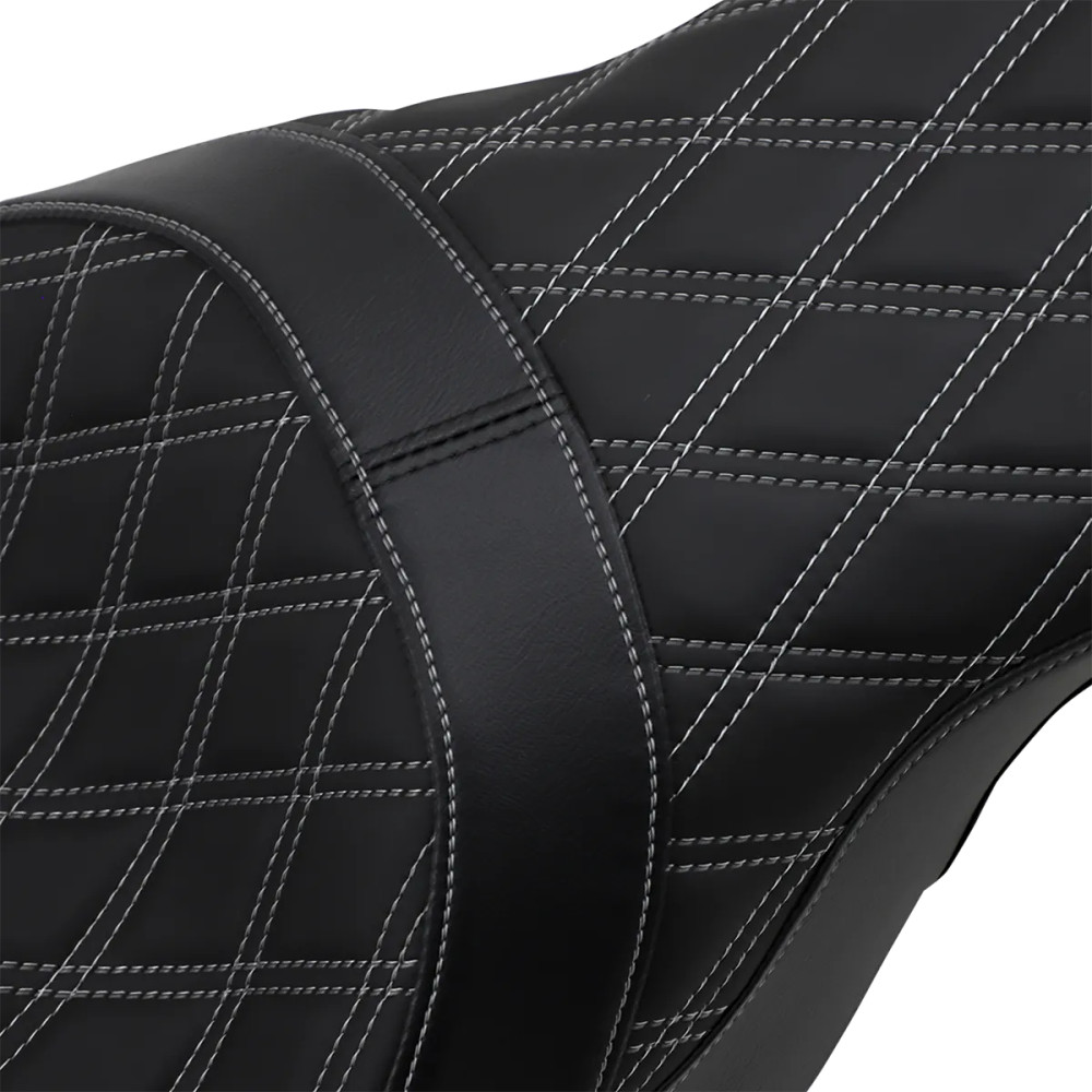 Asiento Predator posicionado hacia adelante — 2 plazas, 30-1/2", Negro