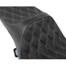 Asiento Extended Reach Predator III — 29 cm (11-1/2") de ancho, 77.5 cm (30-1/2") de largo, Negro, Plata