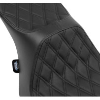 Predator III Seat — 75 cm length, 30.5 cm driver width, 23 cm rear width, Black