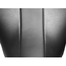Asiento Maverick — 78 cm (30-3/4") largo total, 38 cm (15") ancho conductor, HR negro con incrustación de fibra de carbono