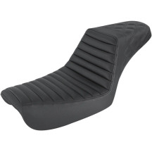 Asiento Step-Up — 68 cm (26-3/4") longitud total, 28 cm (11") ancho conductor, Negro