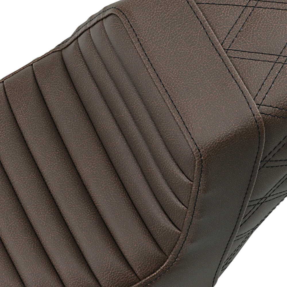 Asiento Elevado — Puntos de Costura en Rejilla Trasera/Frente Tuck-n-Roll