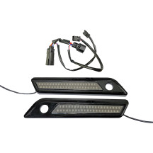 Pestillo de alforja con luces de acento bicolor — Harley Davidson®, negro, lente ahumado, ámbar/rojo