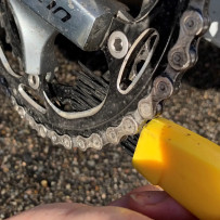 Toothbrush Drivetrain Cleaning Brush — Black, Yellow